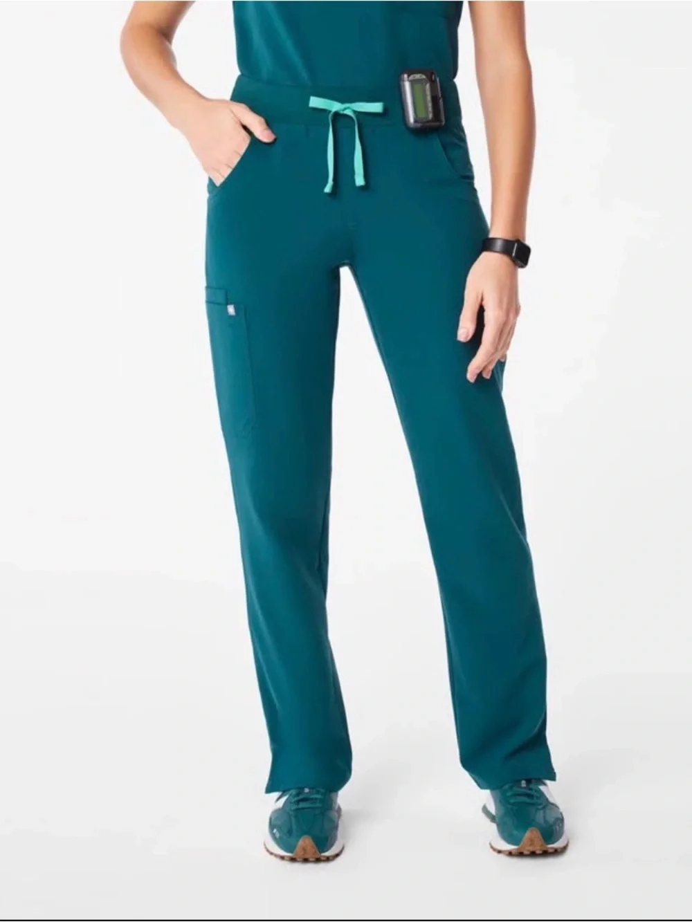 Figs Caribbean Blue Women’s Scrub Set Top Medium / Bottoms Large